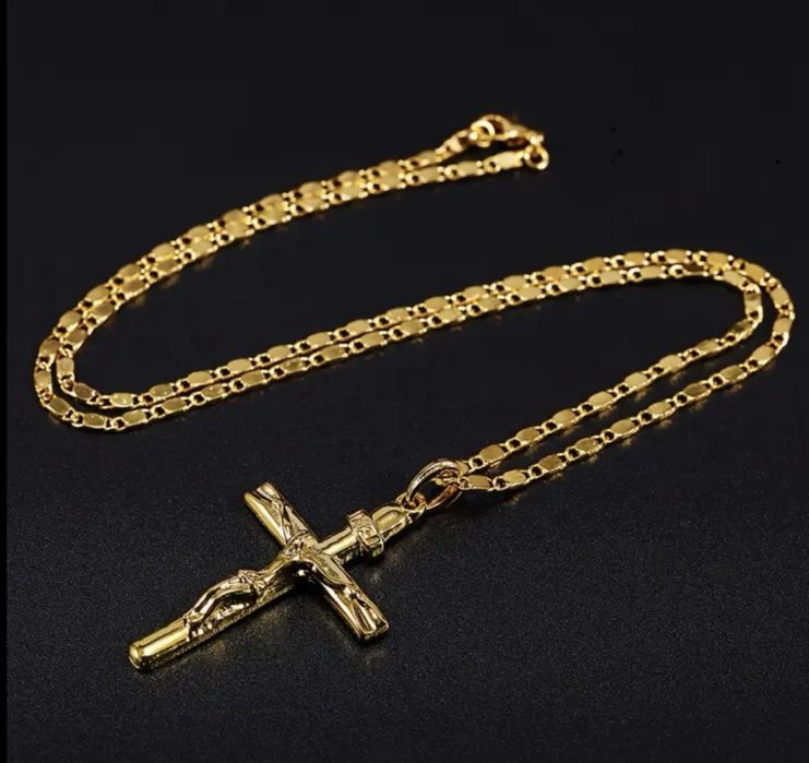 Lant cu pandantiv cruce