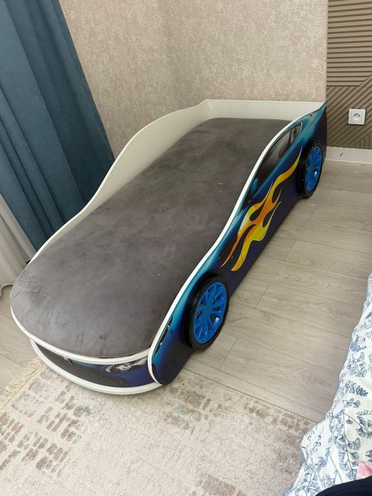 Детская кровать-машина