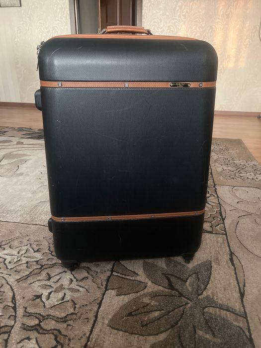 Продам  чемоданы