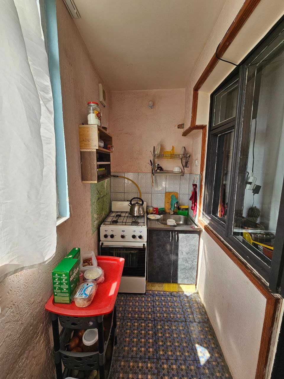 Продам 2х ком квартиру Куйлюк массив 1  Бывшее общежитие 48м2=32.000$