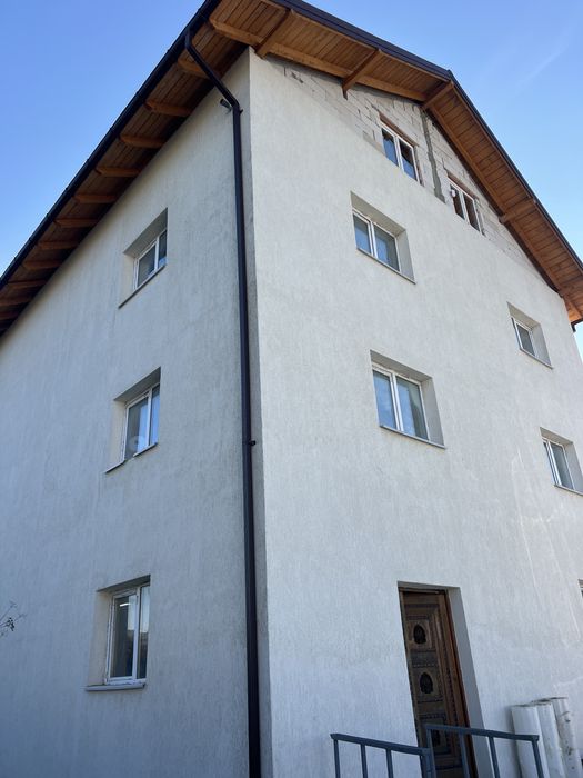 Cladire 3 nivele 1200 metri zona metro