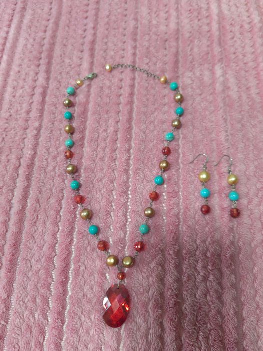 Украшение из натуральных камней