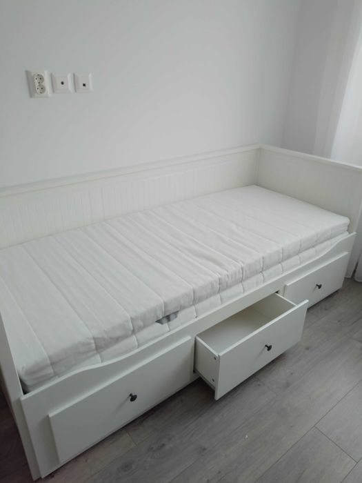 montaj mobila vitrina pat coltar biblioteca etajera comoda birou scaun