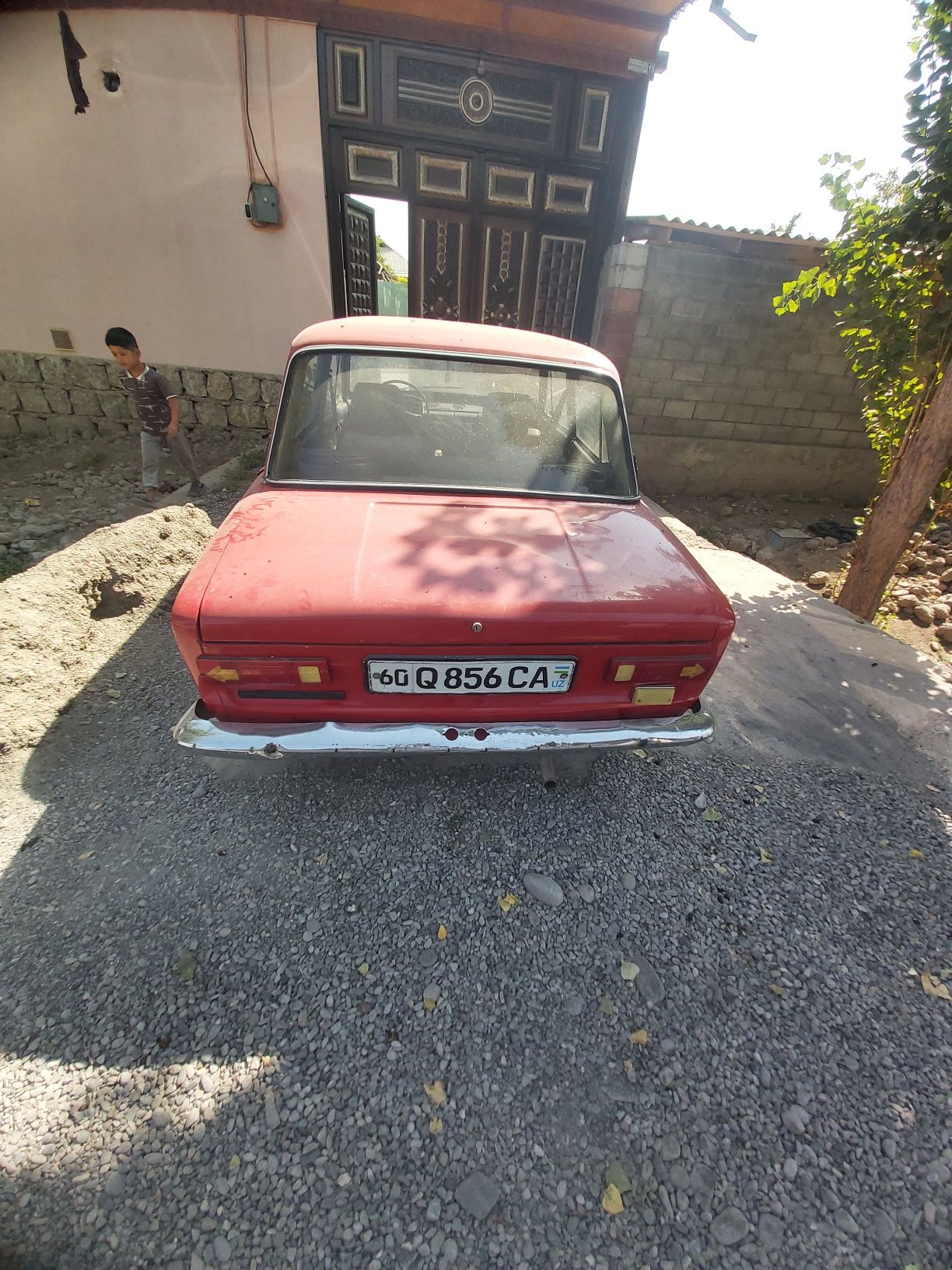 Jiguli 01 holati yaxshi olasiz minasiz gaz bor