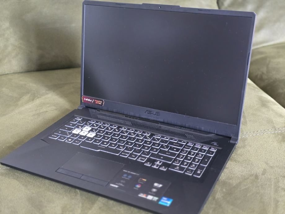 Laptop Gaming Lenovo AMD Ryzen 5 7520u nou.Laptop ACER nou