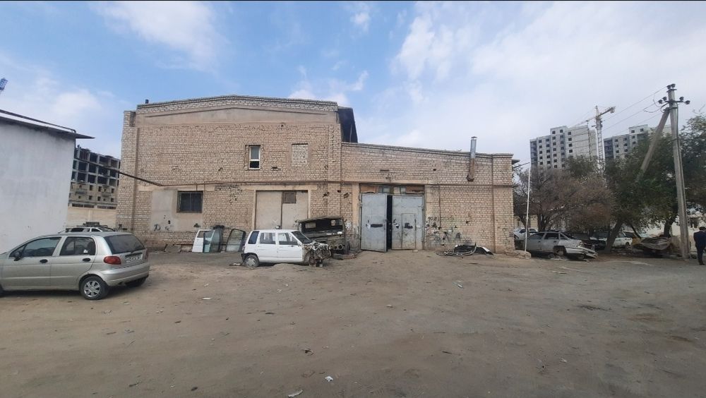 Урганч шахри марказида 641² нотурар бино.