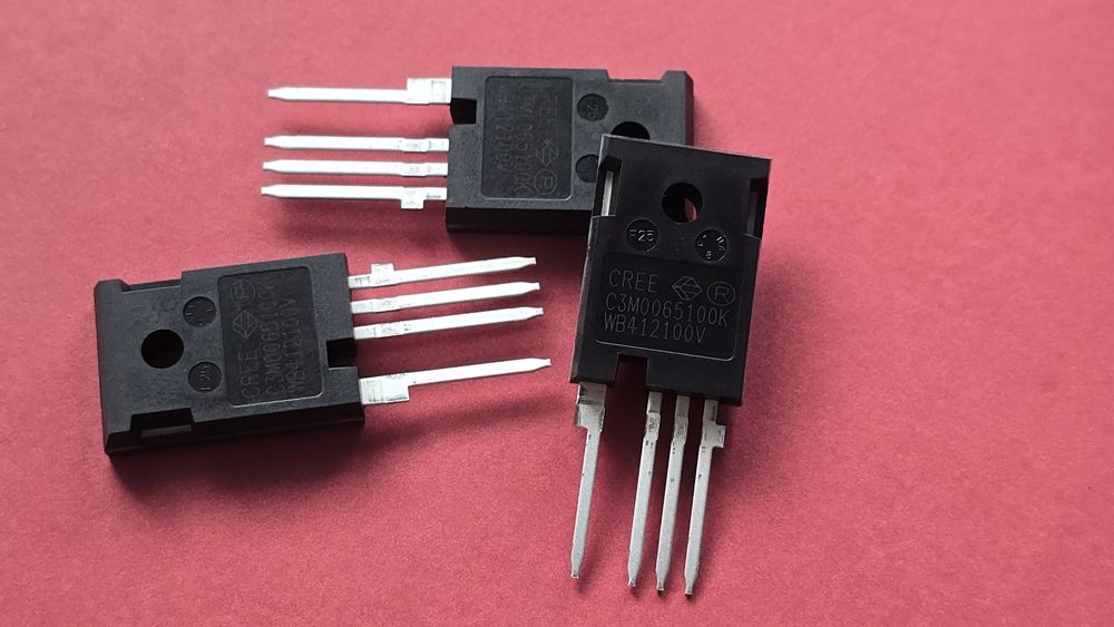 Componente electronice - condensatori, tranzistori, relee, integrate