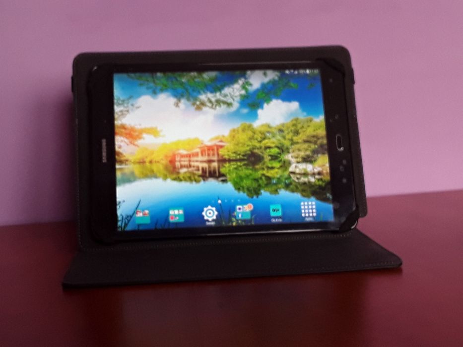 Vând Tableta Samsung Galaxy Tab A cu sim Model SM-T 555