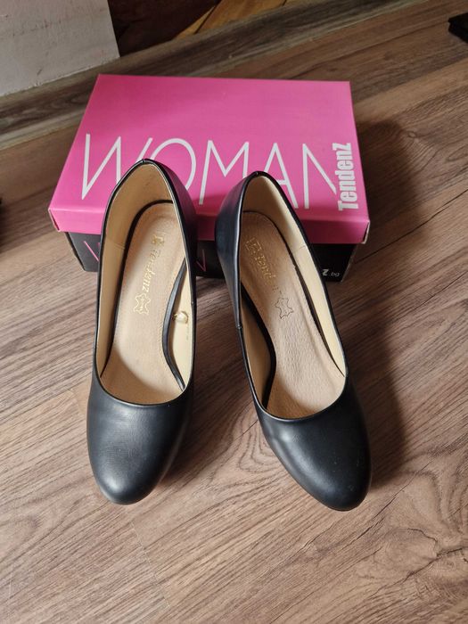 Дамски обувки на висок ток