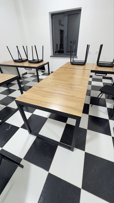 Loft stollar sotiladi. O’quv markaz, ofis, oshxona uchun zo’r tushadi