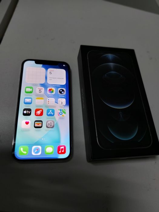 Продам iPhone 12 pro все идеально работает 
Память 256гб
Коробка есть