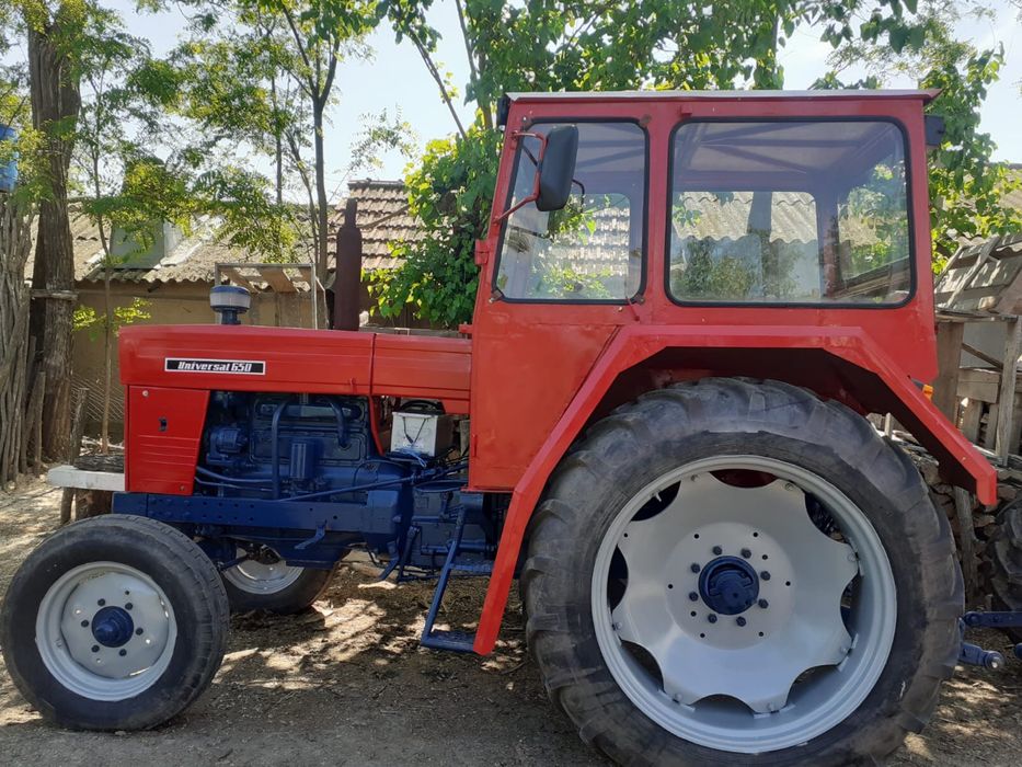 Tractor Universal 650 UTB/ Perfect functional, reconditionat complet.
