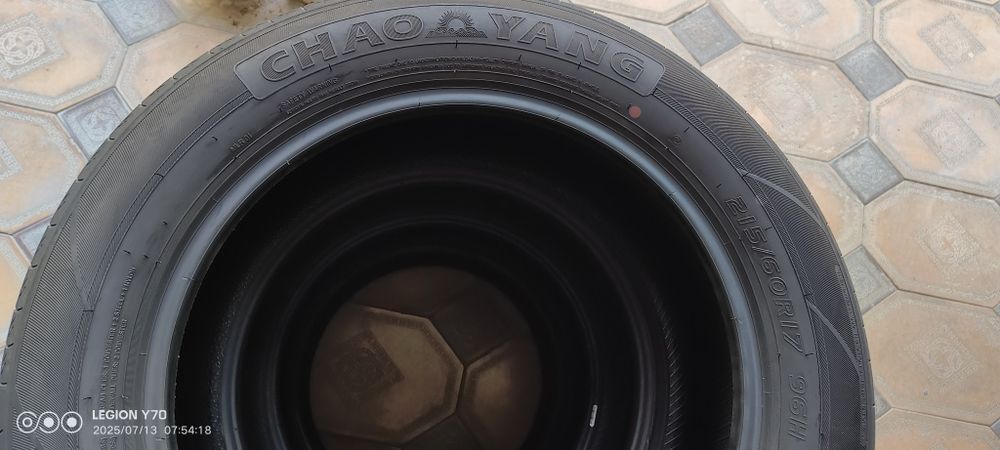 Шины 215/60 /17 от автомобиля BYD YuanUp в среднем состоянии.