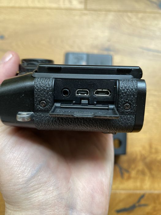 Fujifilm xt-20 mirrorless cu obictiv 18-55mm si accecsori