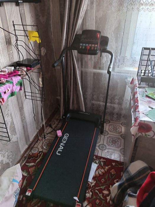 Продам беговую дорожку новая