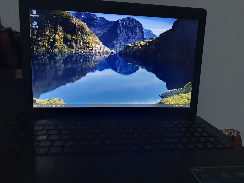 Laptop ASUS X552EA – AMD, 12GB RAM, Windows 10 – touchpad defect