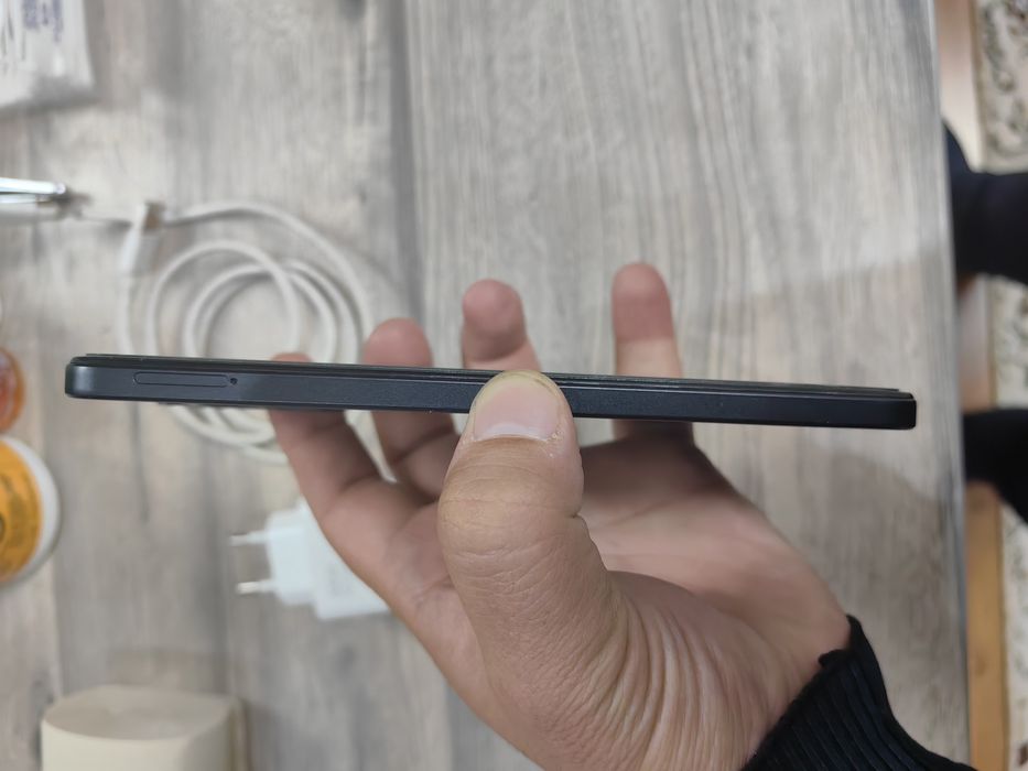 Prodam srochno Redmi note 12  256 gb , komplekt, chetko rabotaet