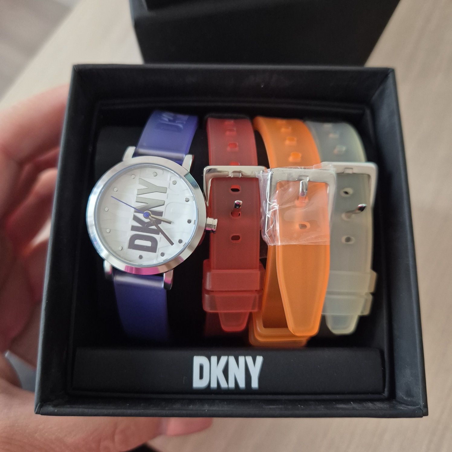Нов часовник DKNY +Подарък 3 каишки