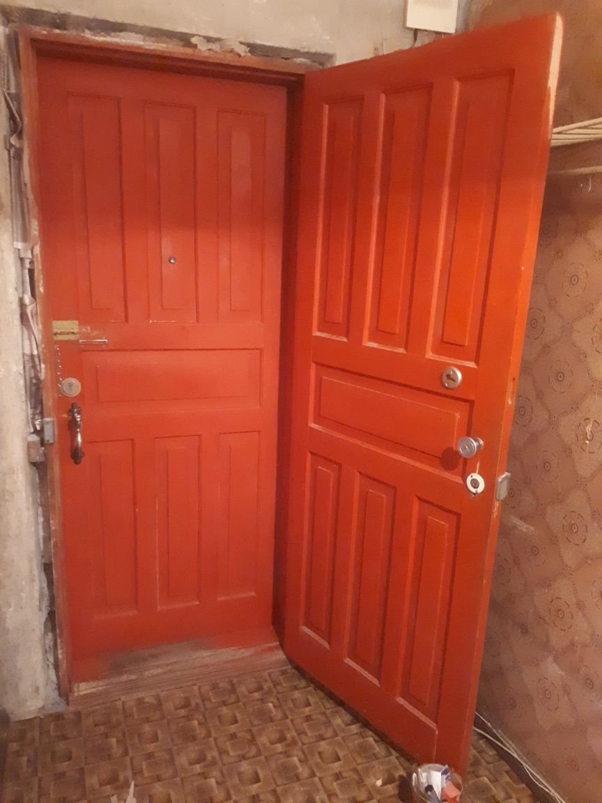 двери входные,  деревянные
