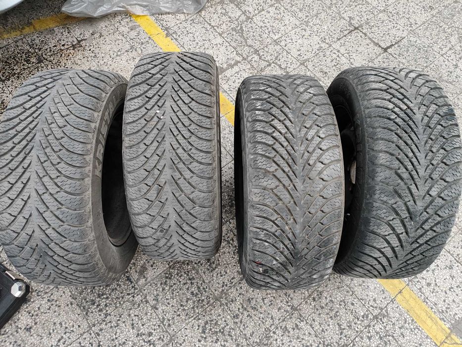 Продавам зимни гуми с джанти 225/60/15. БМВ е39