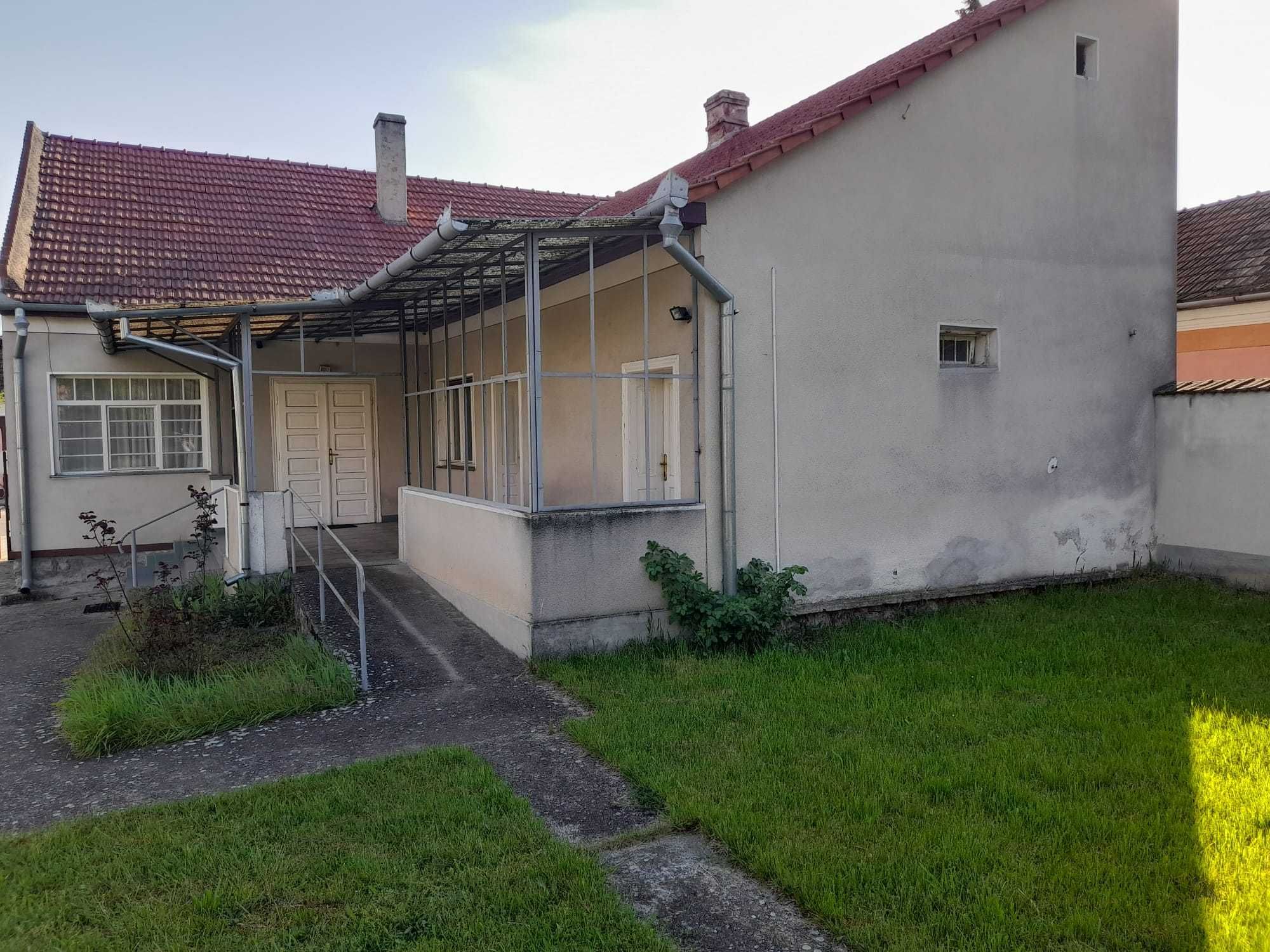 Casa 142 mp cu teren 628 mp, Oradea, Tileagd centru