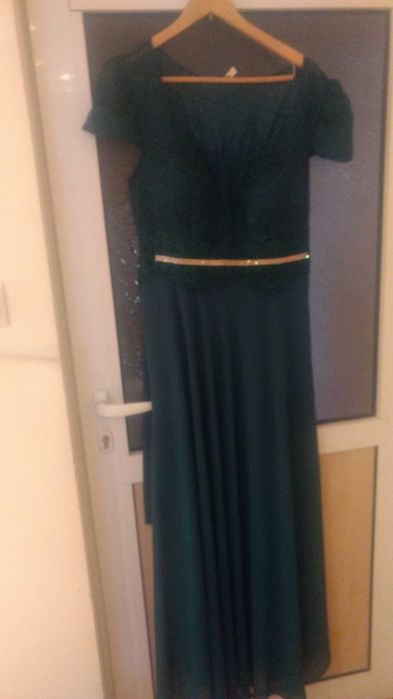 Официална дамска рокля.Цвят  тюркоазено зелено.Дантела горна част.