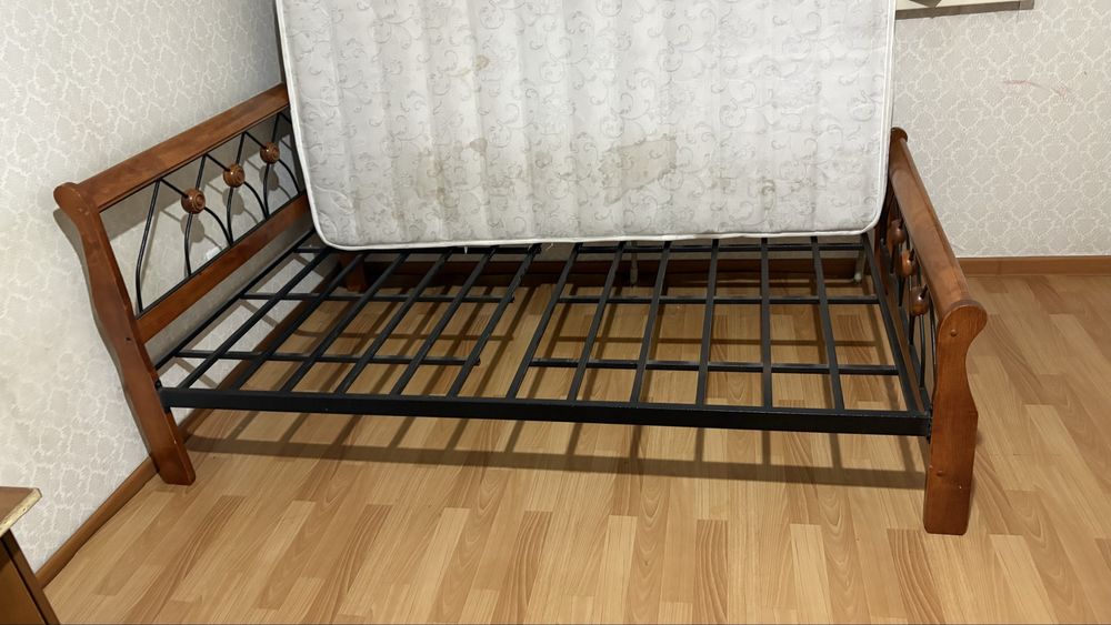 Комод сервант кровать полтарашка стол