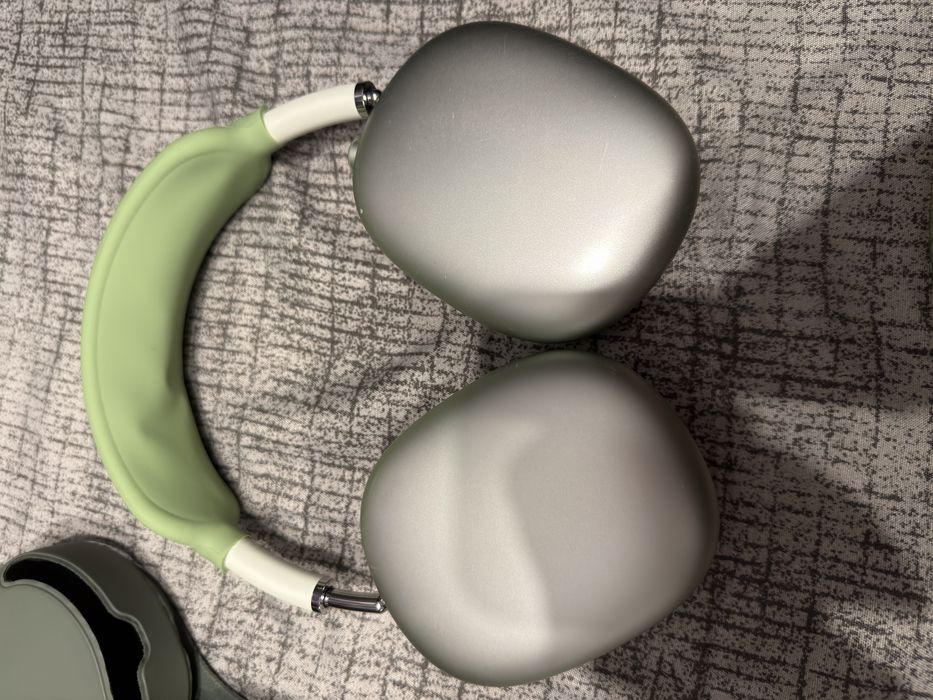 Airpods max green first gen (lightning)