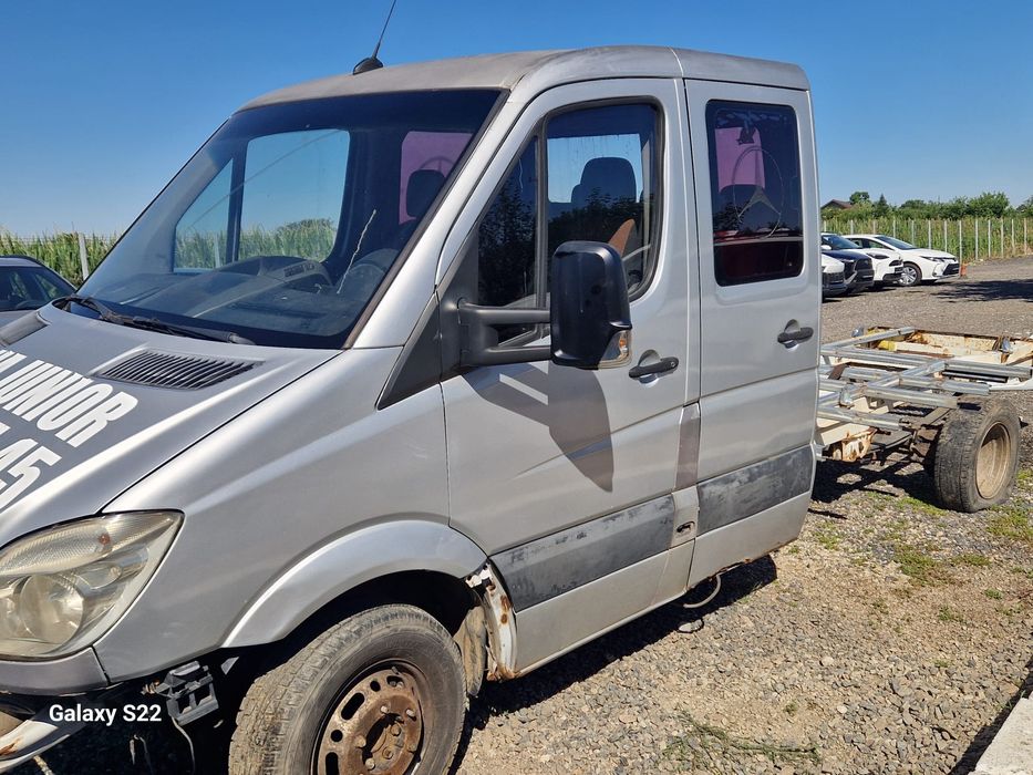 Autoutilitara Mercedes-Benz  Platforma  tracțiune  spate.