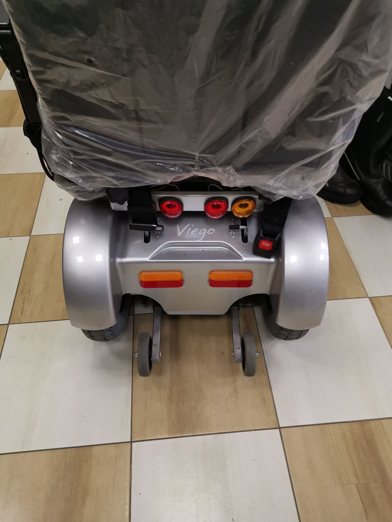 Carucior electric pentru persoane cu dizabilitati Viego A