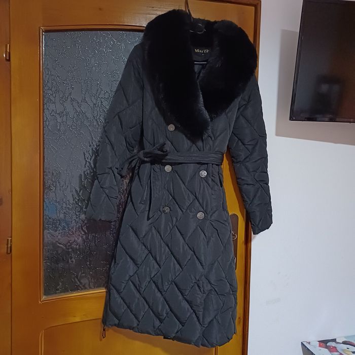 Haină lungă cu guler de blană detașabil