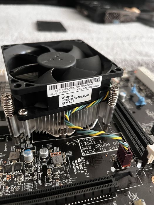 Kit procesor Intel i5-8400 si placa de baza Lenovo y530