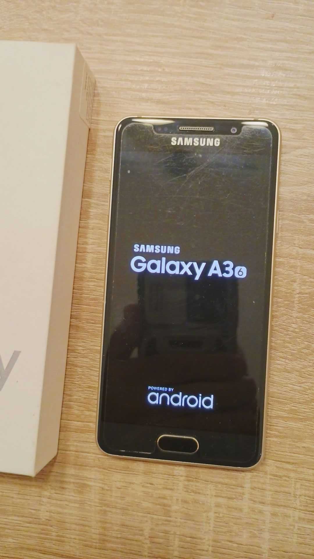 Samsung Galaxy A3-6 Gold / телефон в отлично състояние
