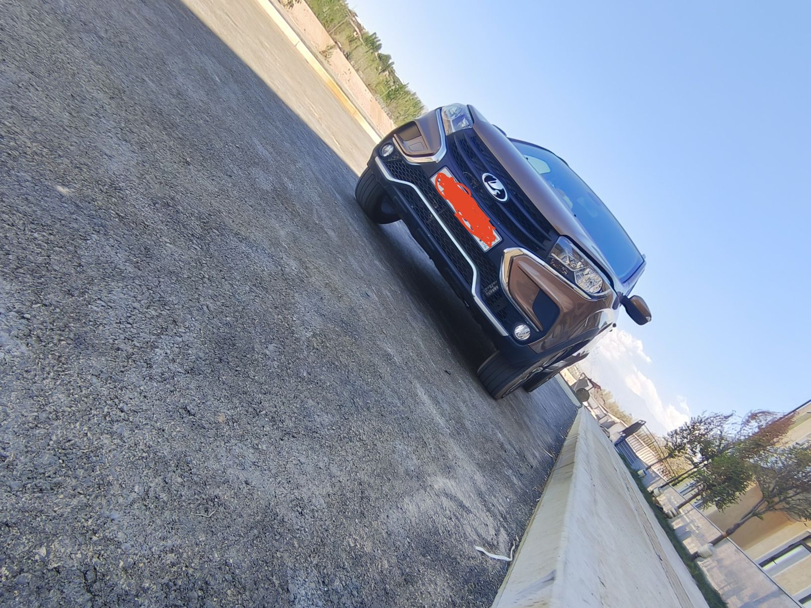 Lada Xaray cross ful