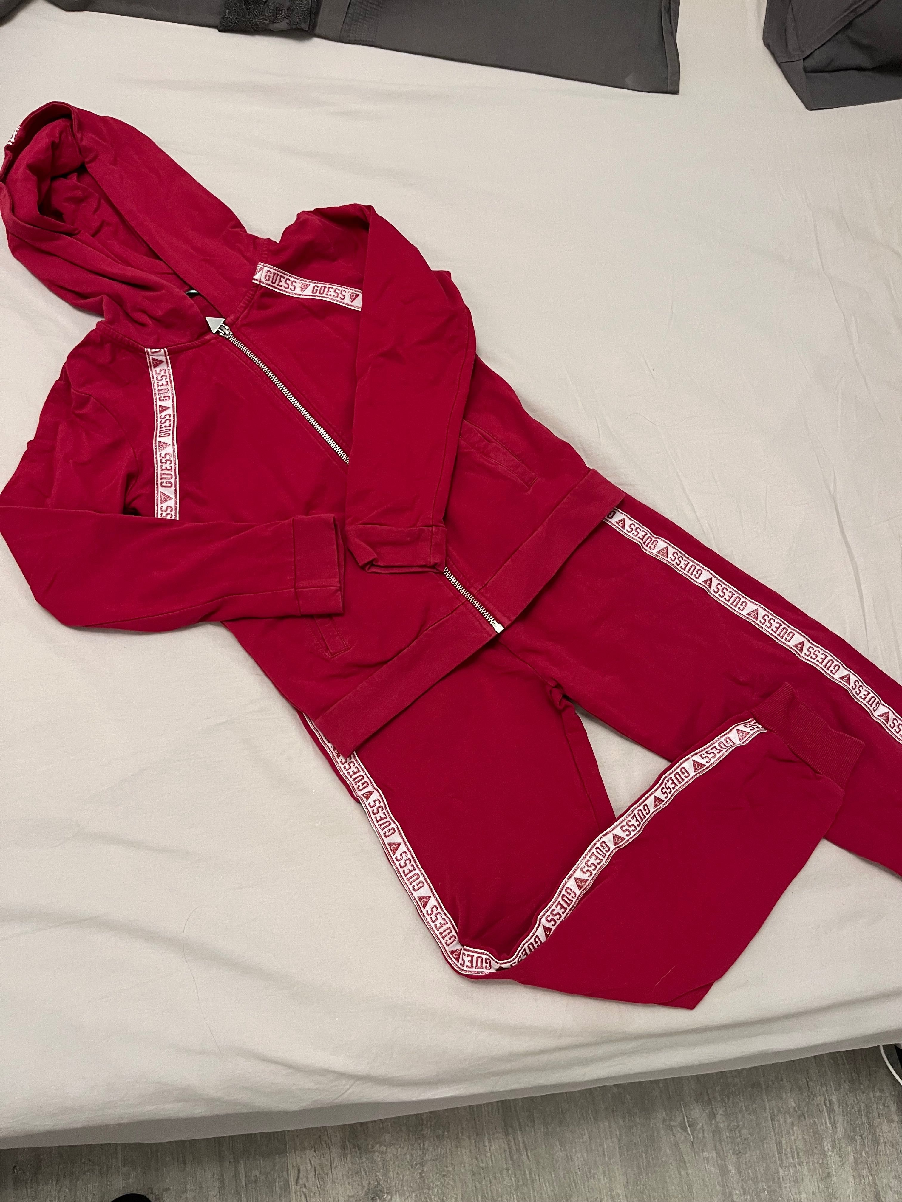 Анцунг GUESS за 8г момиченце