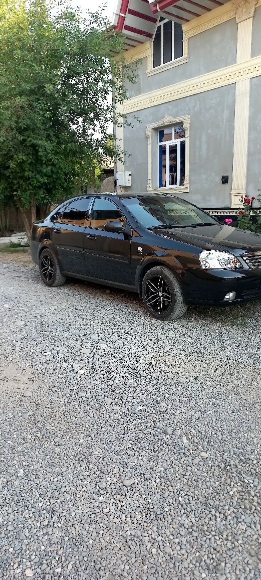 Ласетти сотилади