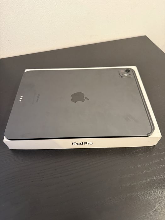 iPad Pro 11” M4, Wi-Fi, 256 GB, aproape NOU, 11 cicluri de incarcare
