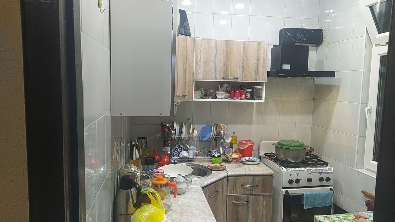 Продается квартира на Чиланзаре, 10 квартал,  4/4/4