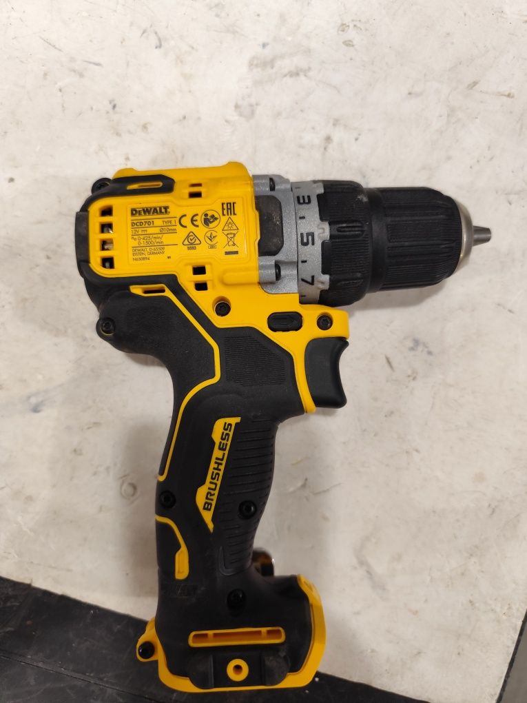 Безчетков акумулаторен винтоверт Девалт DeWALT DCD701