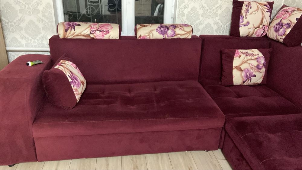 Продам угловой диван 3х2,5 метра