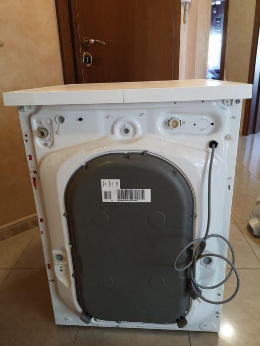 Продавам пералня със сушилня AEG