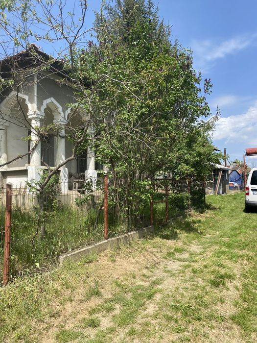 Casa la 20 km de Tr Severin . Toate utilitatile . Mai putin gaz .