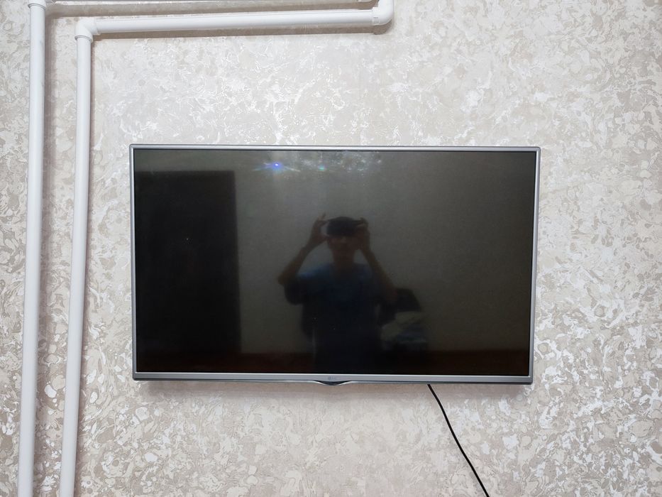 LG 42 телевизор (не Смарт) Продаётся. Сотилади.