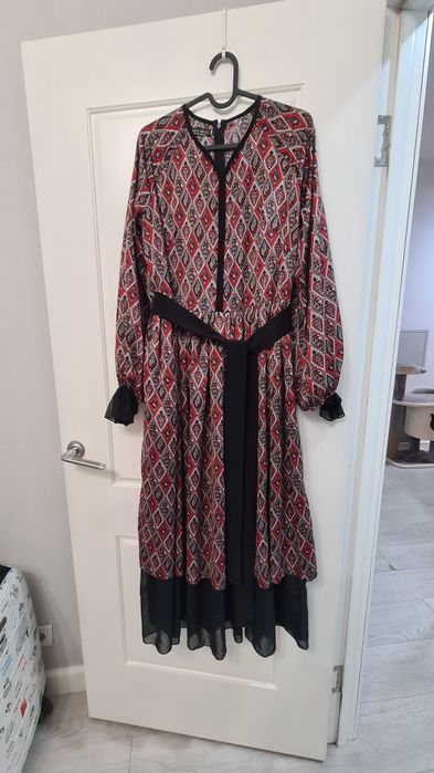 Нарядное женское платье