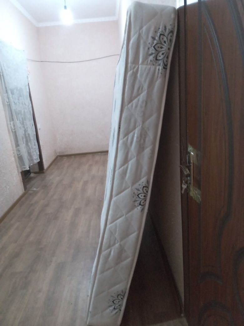 Продаётся одинь матрас б/у