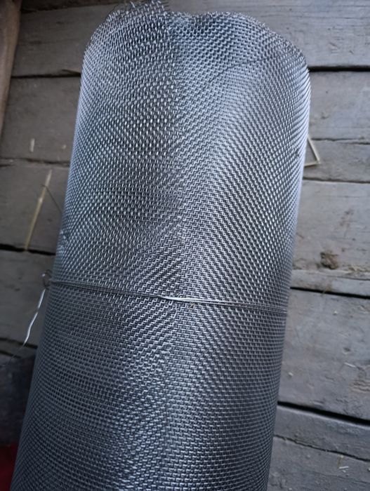 Zanglamaydigan po‘lat setka sotiladi.
Materiali nerjaveyka (inox).
May