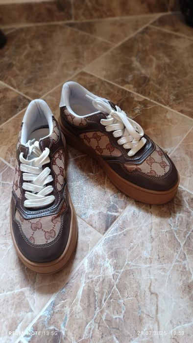 Adidași Gucci  purtați o singura data