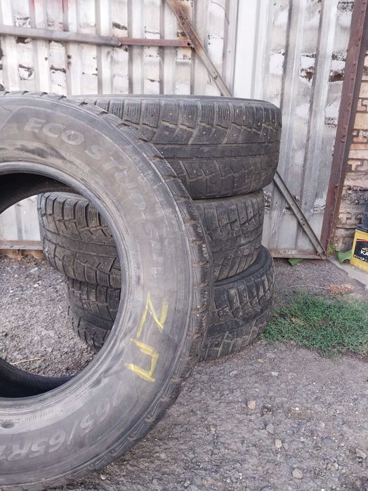 265 65 R17 зимние шины 4 балона