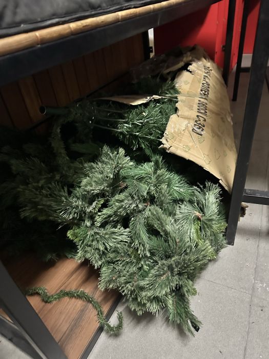 Продается новогодняя ёлка, высота 2 метра