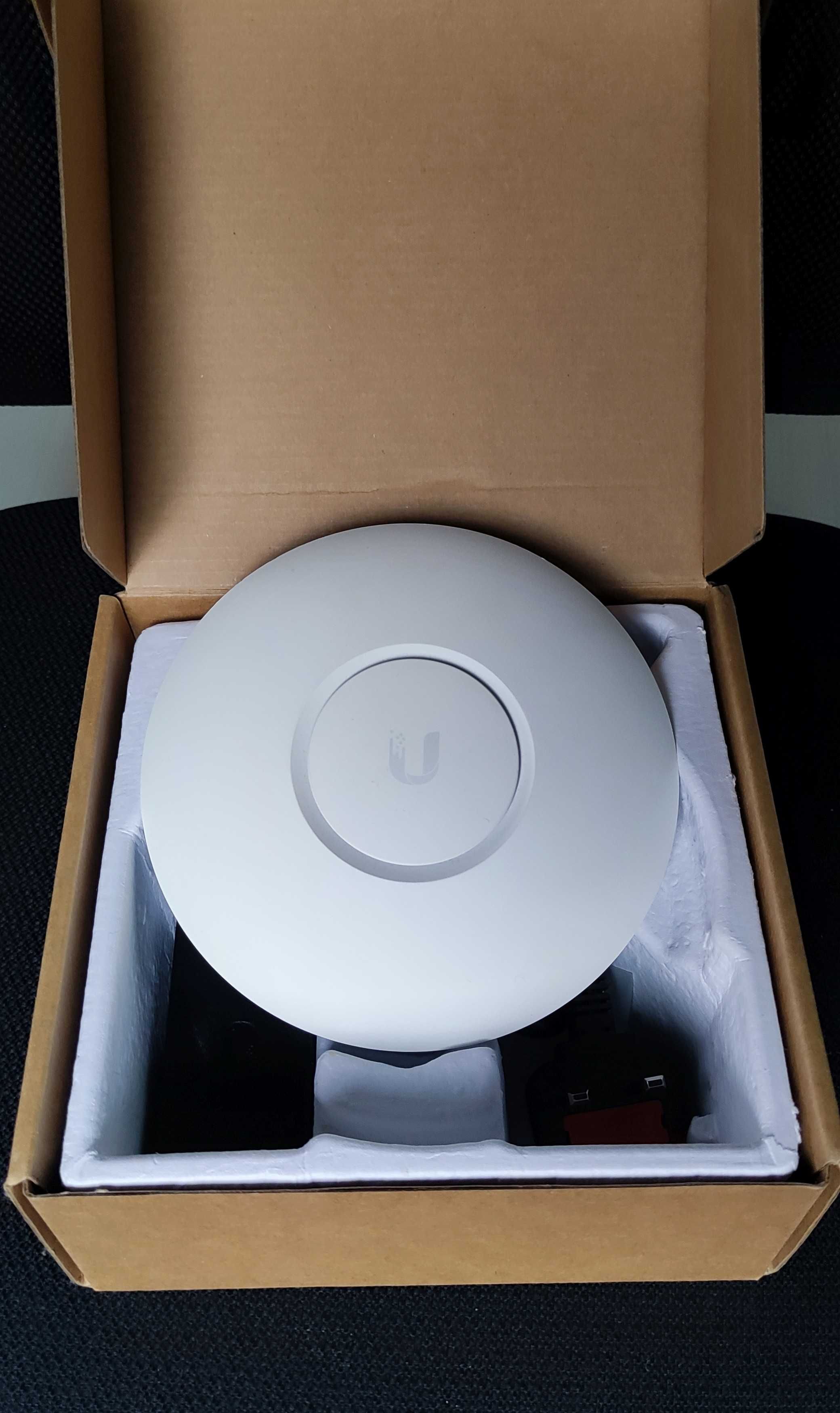 Пълен комплект Ubiquiti UniFi UAP-AC-Lite access point